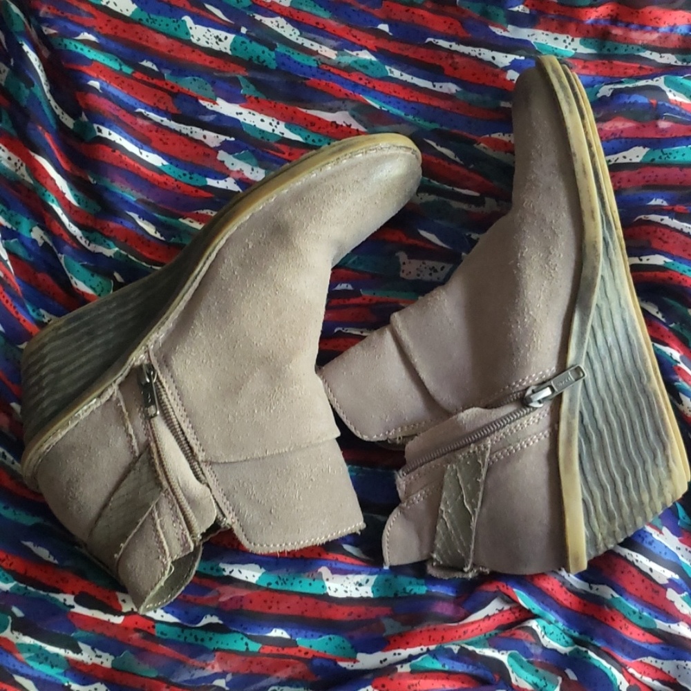 OTBT khaki suede wedge booties size 7